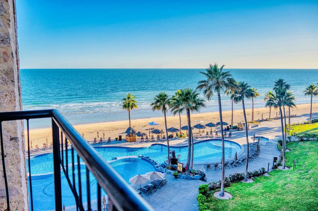 Sandy Beach—Oceanfront—1 Bedroom End Unit!
