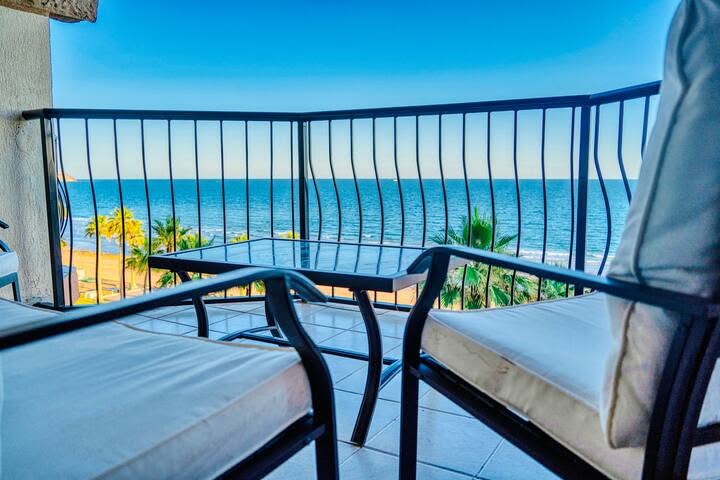 Sandy Beach—Oceanfront—1 Bedroom End Unit!
